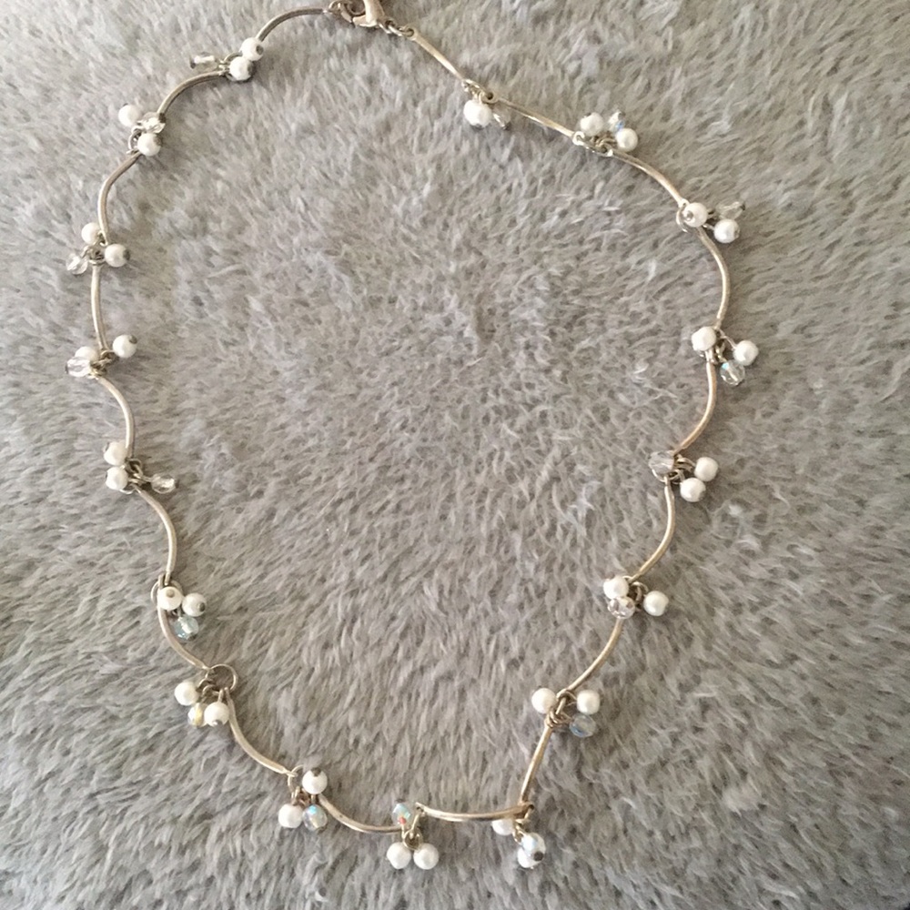 Pearl and crystal gems elegant necklace